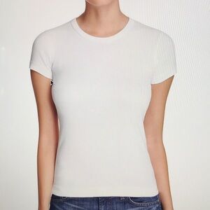 Three Dots T-shirt with Love heart on the back